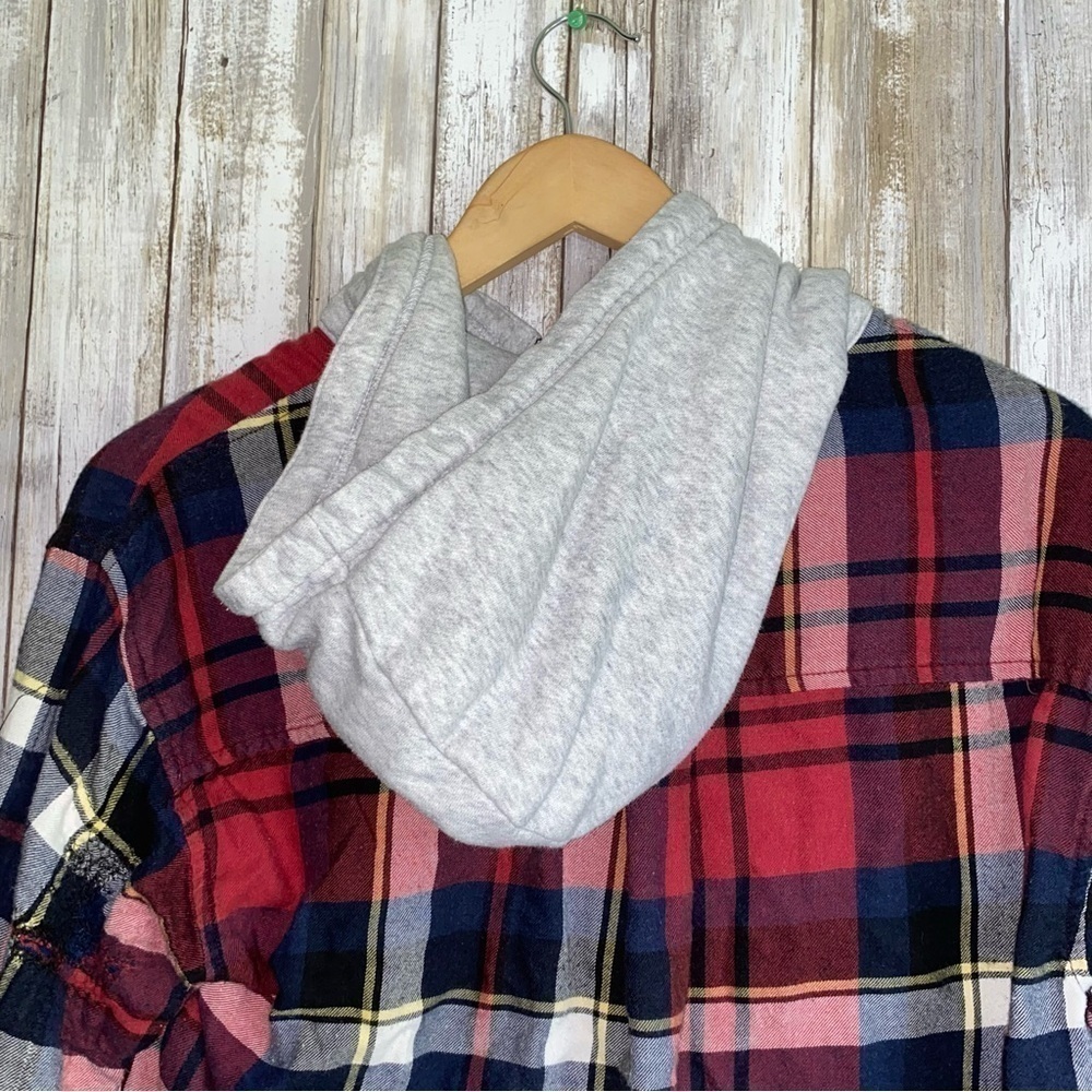 American Eagle Cozy Cabin Cropped Hoodie Flannel - Picture 7 of 8